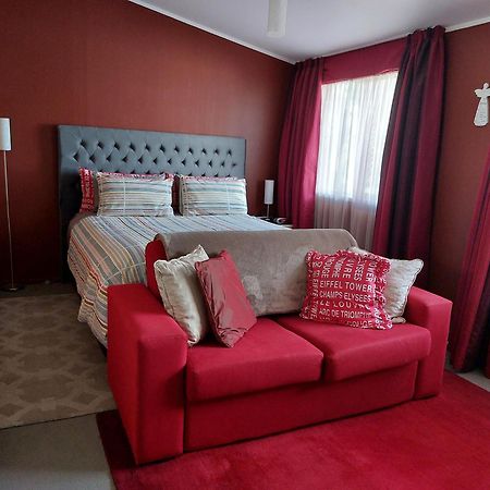Bed And Breakfast Happy Home Taupo Accommodation エクステリア 写真