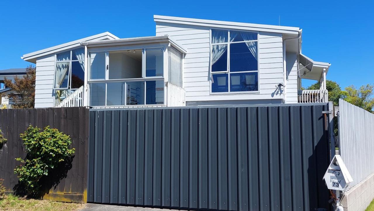 Bed And Breakfast Happy Home Taupo Accommodation エクステリア 写真