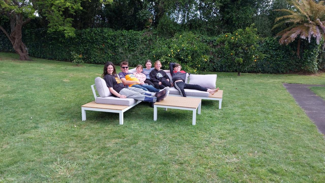 Bed And Breakfast Happy Home Taupo Accommodation エクステリア 写真