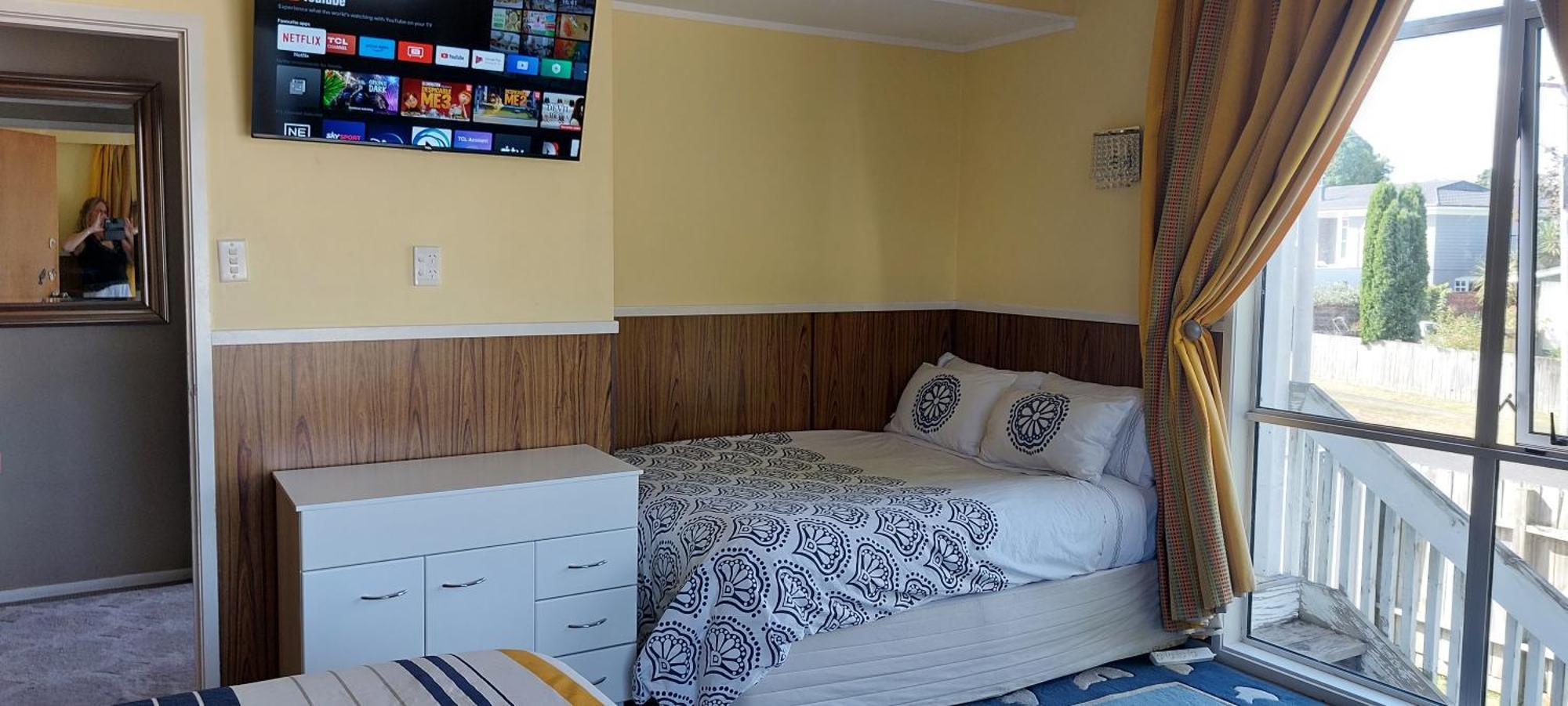 Bed And Breakfast Happy Home Taupo Accommodation エクステリア 写真