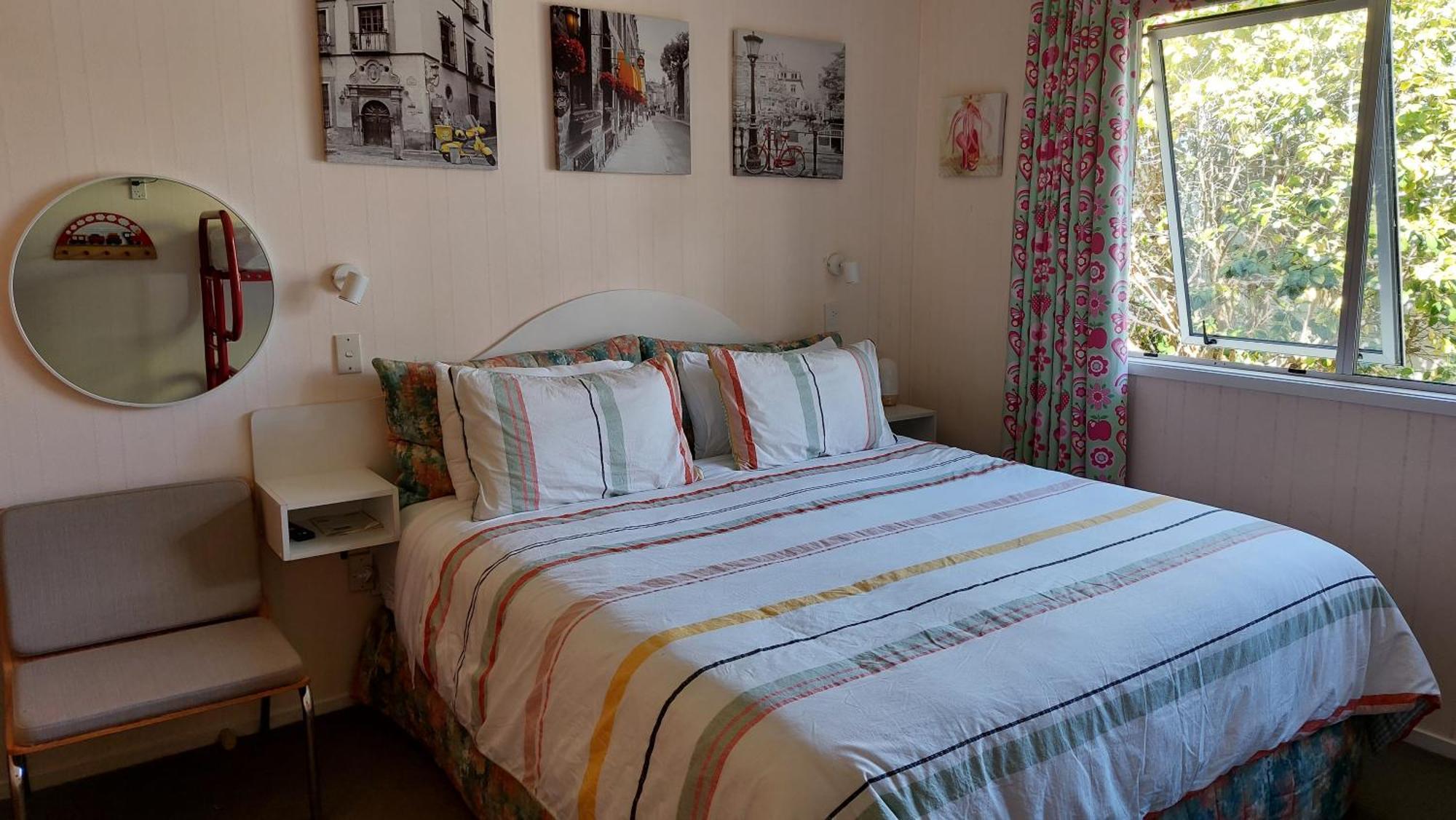 Bed And Breakfast Happy Home Taupo Accommodation エクステリア 写真