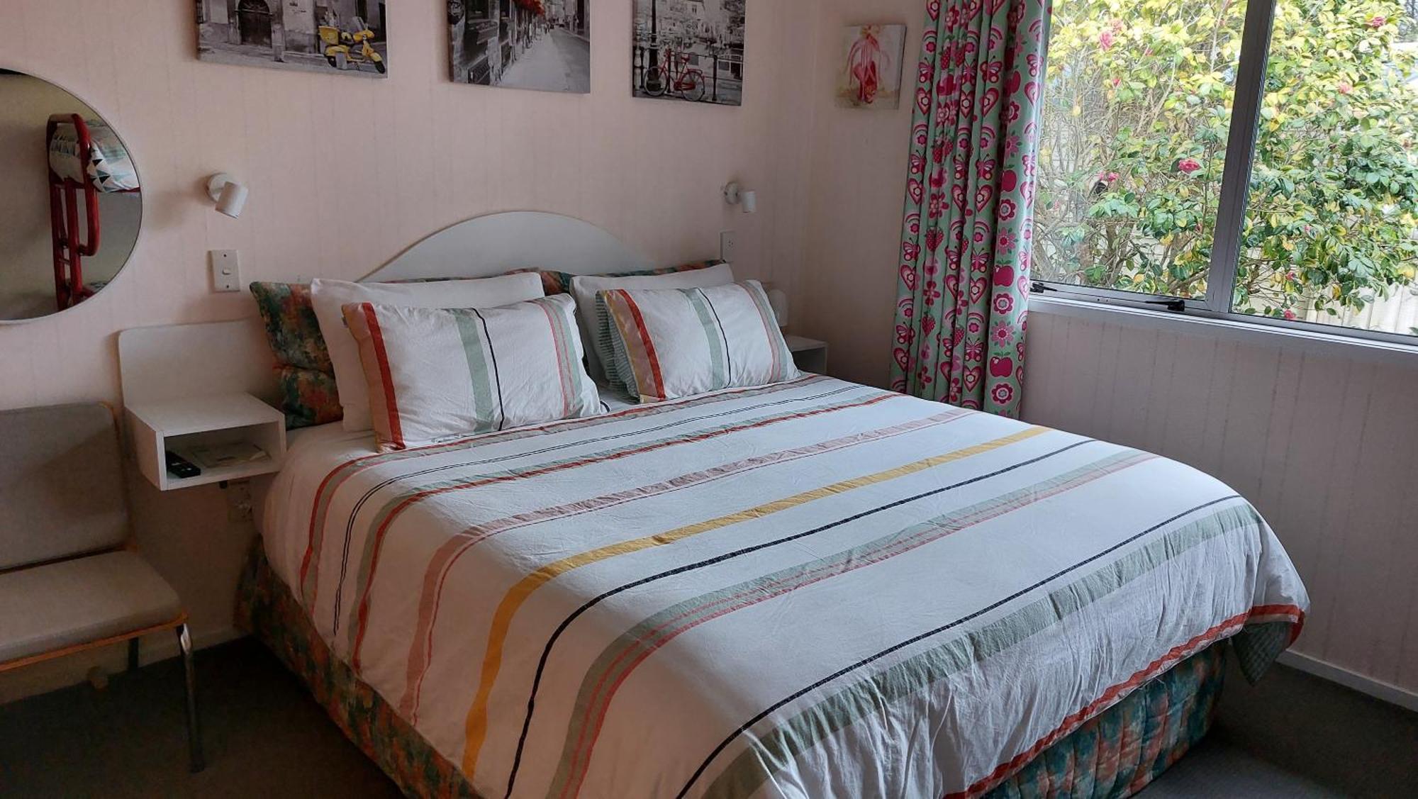 Bed And Breakfast Happy Home Taupo Accommodation エクステリア 写真