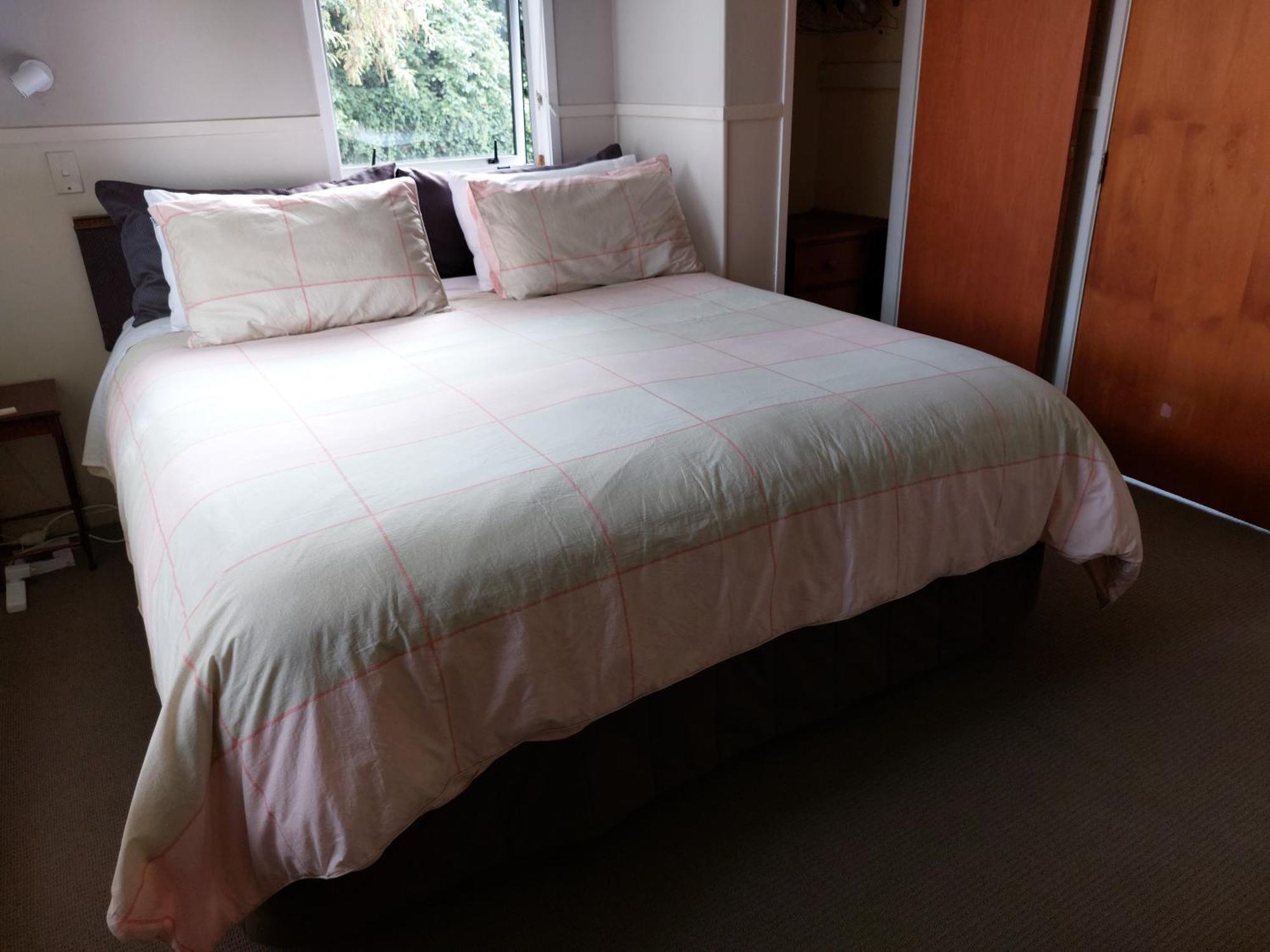 Bed And Breakfast Happy Home Taupo Accommodation エクステリア 写真