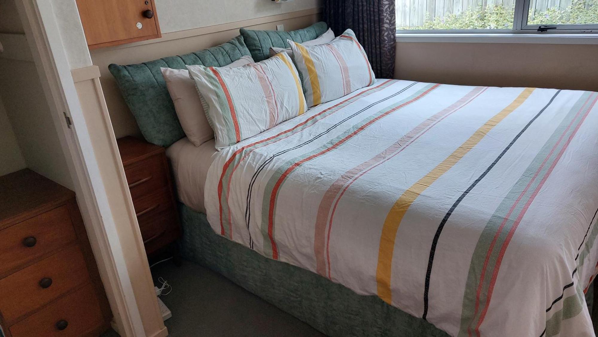 Bed And Breakfast Happy Home Taupo Accommodation エクステリア 写真