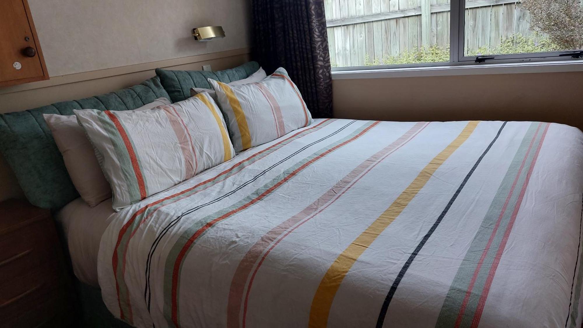 Bed And Breakfast Happy Home Taupo Accommodation エクステリア 写真