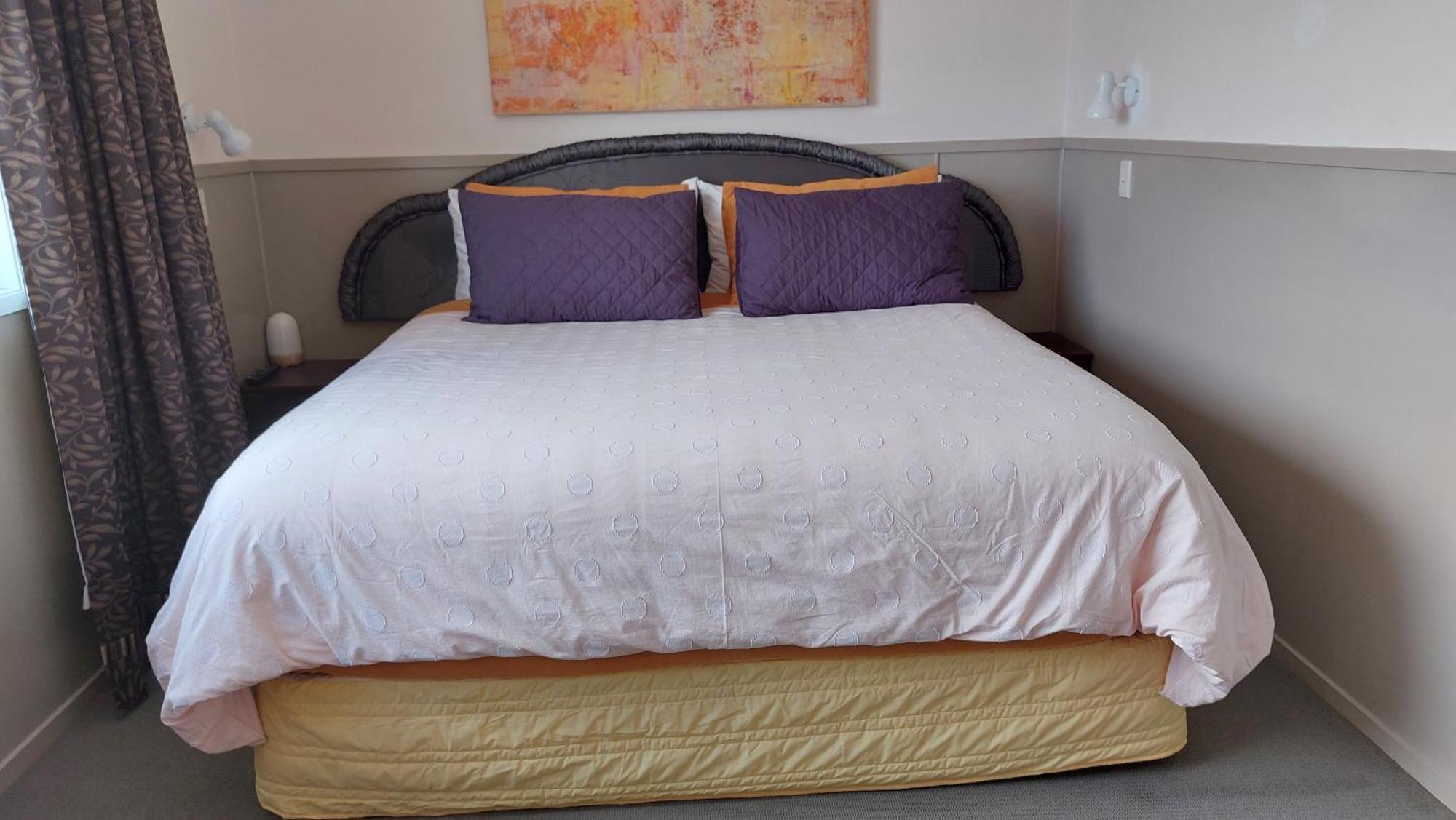 Bed And Breakfast Happy Home Taupo Accommodation エクステリア 写真