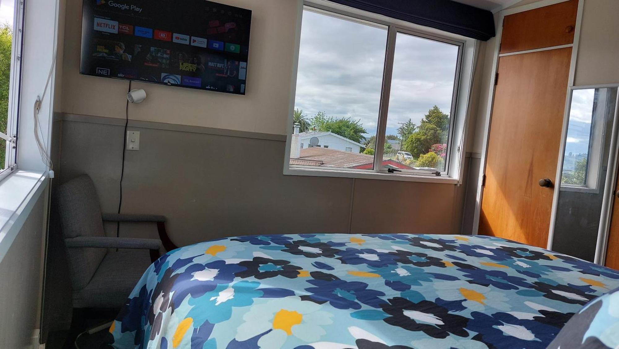 Bed And Breakfast Happy Home Taupo Accommodation エクステリア 写真