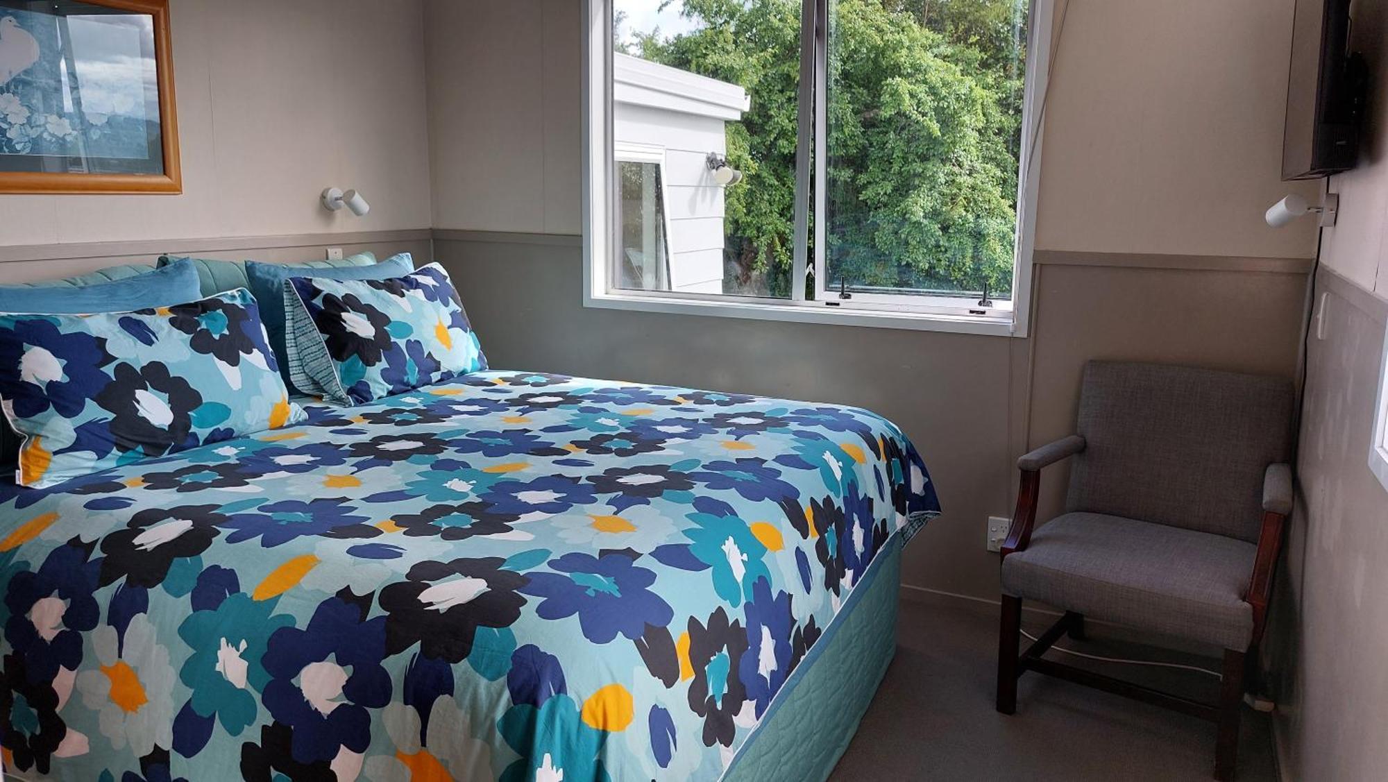 Bed And Breakfast Happy Home Taupo Accommodation エクステリア 写真
