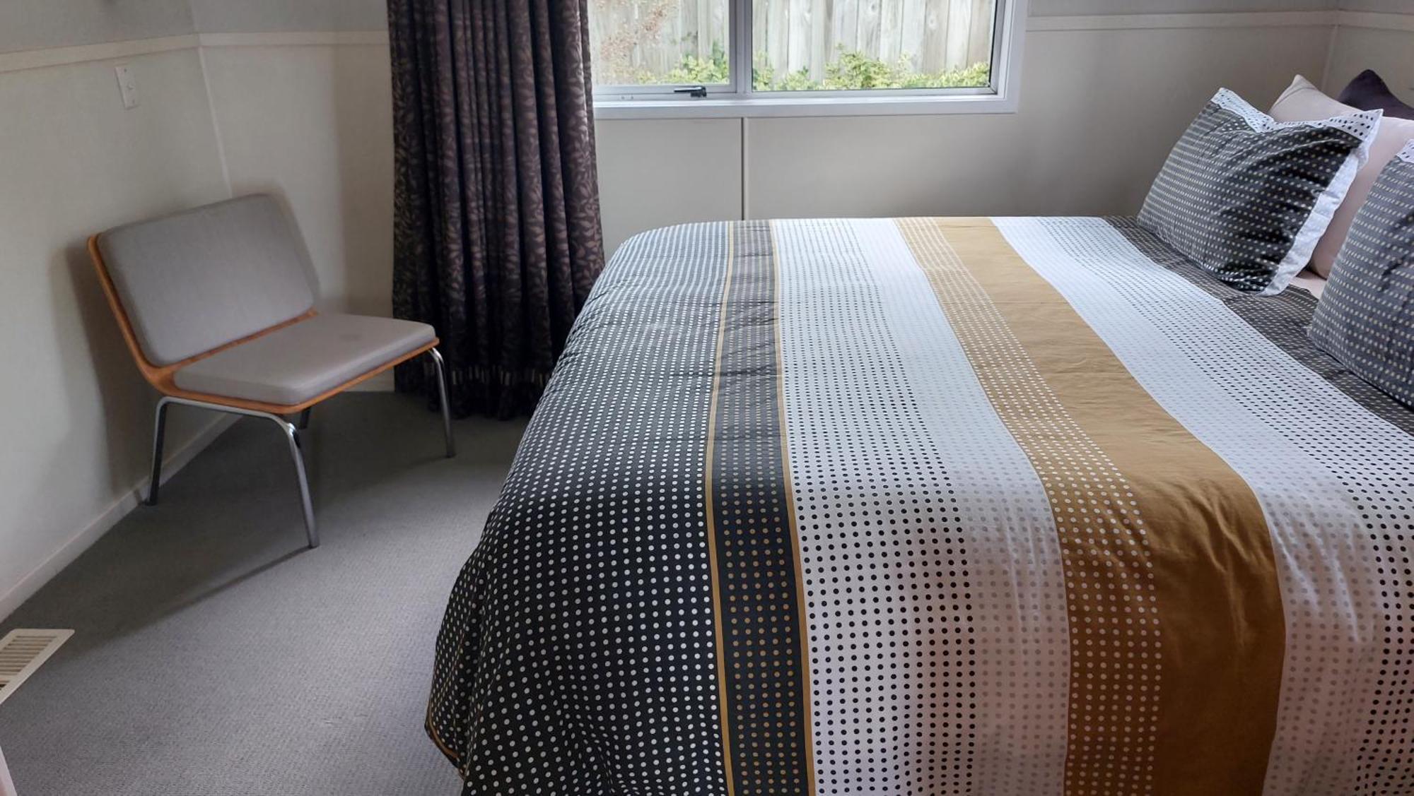 Bed And Breakfast Happy Home Taupo Accommodation エクステリア 写真