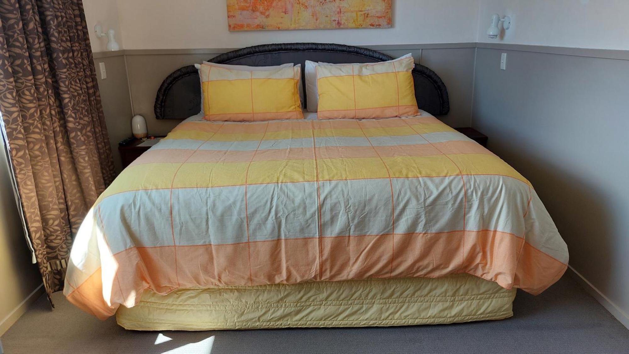 Bed And Breakfast Happy Home Taupo Accommodation エクステリア 写真