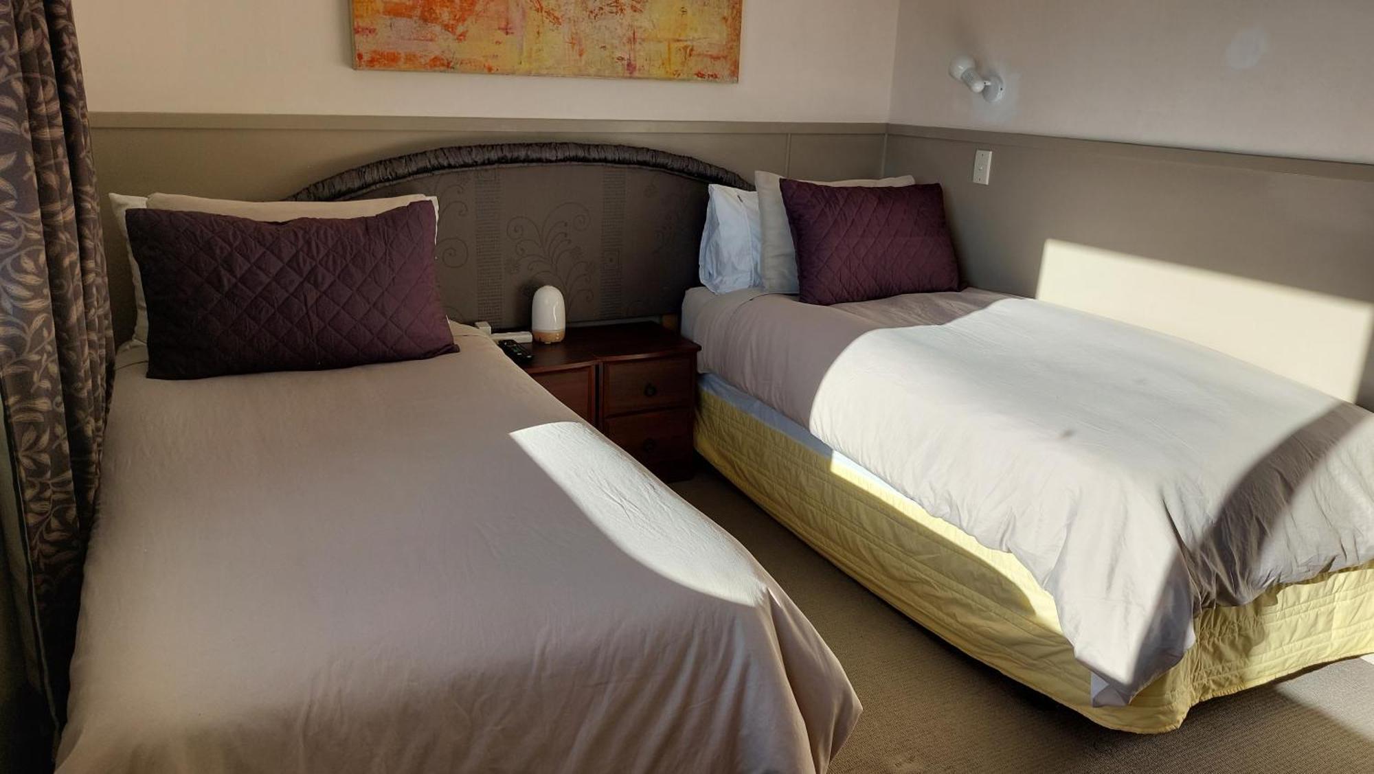 Bed And Breakfast Happy Home Taupo Accommodation エクステリア 写真