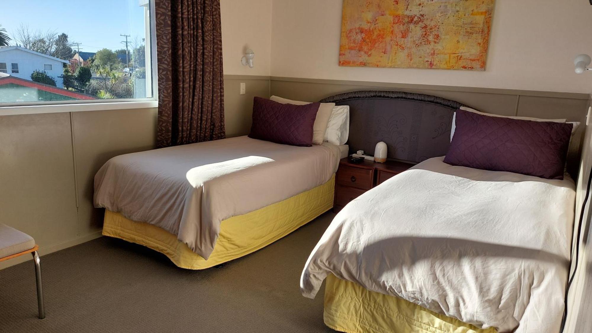 Bed And Breakfast Happy Home Taupo Accommodation エクステリア 写真