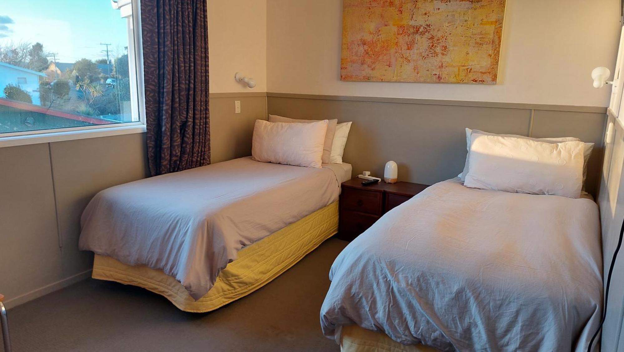 Bed And Breakfast Happy Home Taupo Accommodation エクステリア 写真