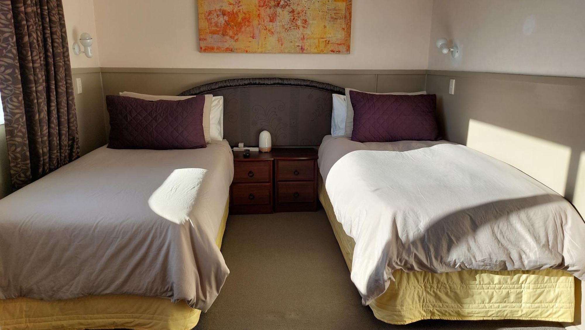 Bed And Breakfast Happy Home Taupo Accommodation エクステリア 写真
