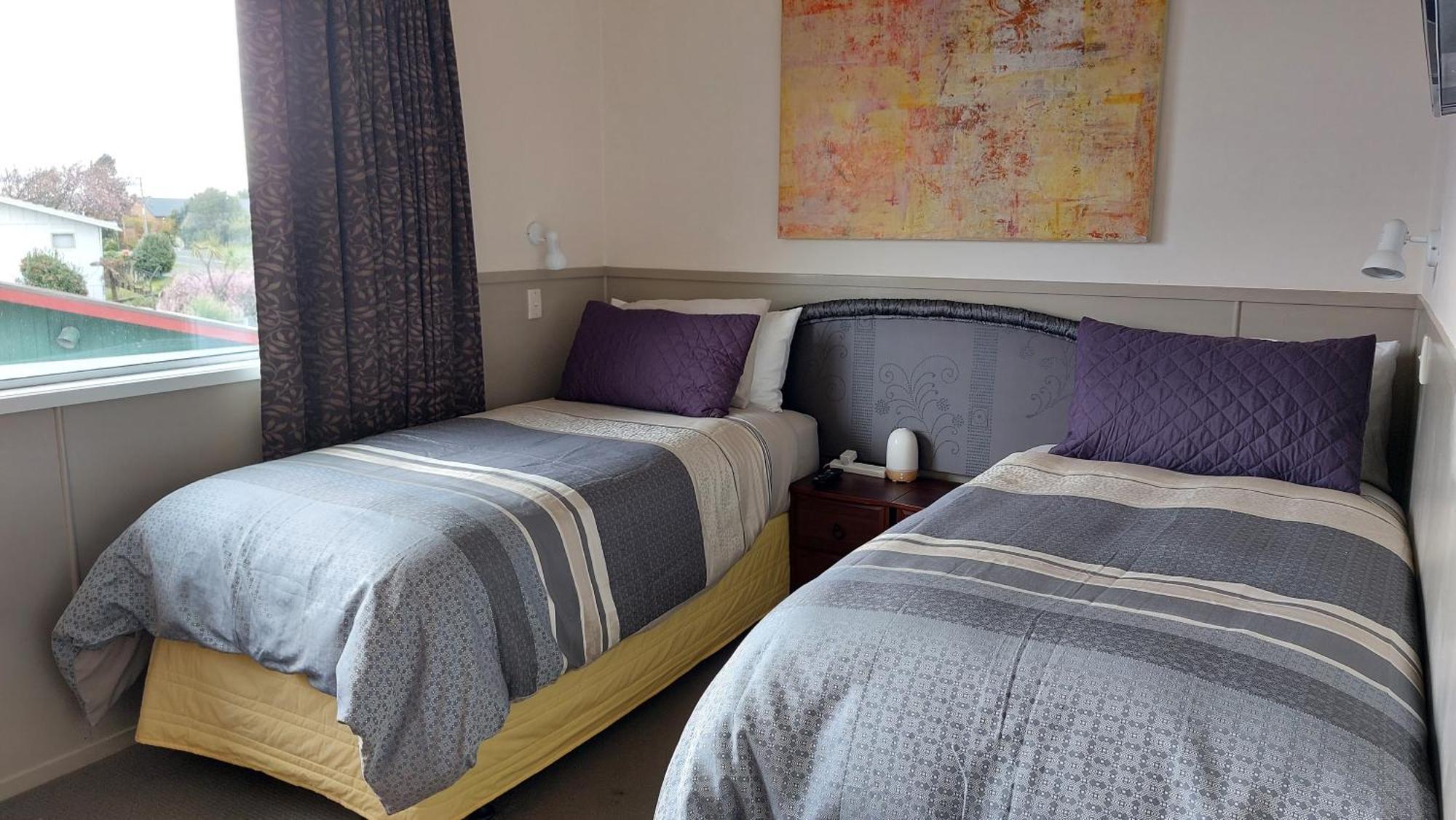 Bed And Breakfast Happy Home Taupo Accommodation エクステリア 写真