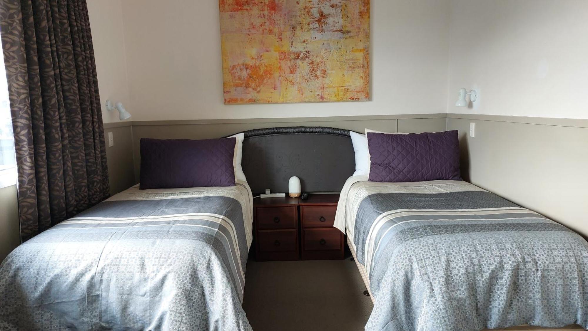 Bed And Breakfast Happy Home Taupo Accommodation エクステリア 写真