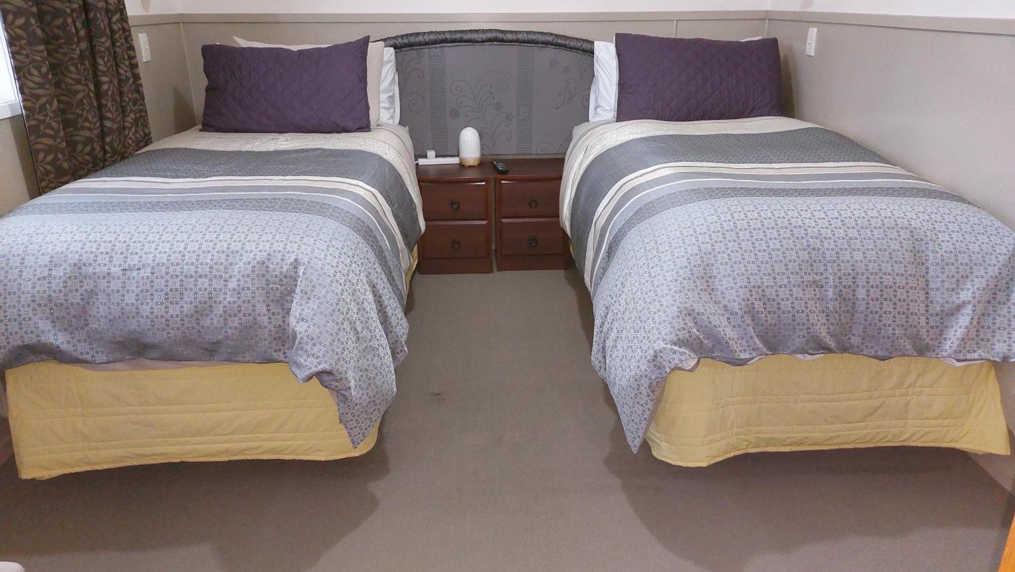 Bed And Breakfast Happy Home Taupo Accommodation エクステリア 写真