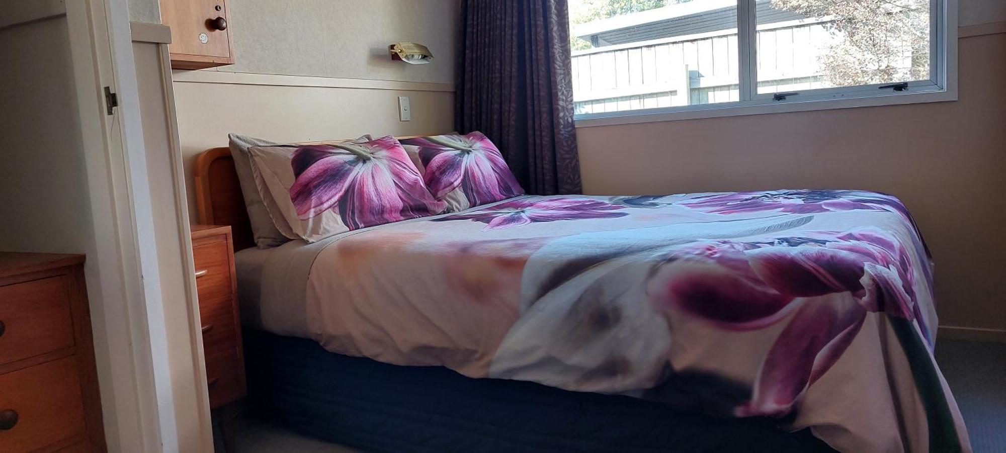 Bed And Breakfast Happy Home Taupo Accommodation エクステリア 写真