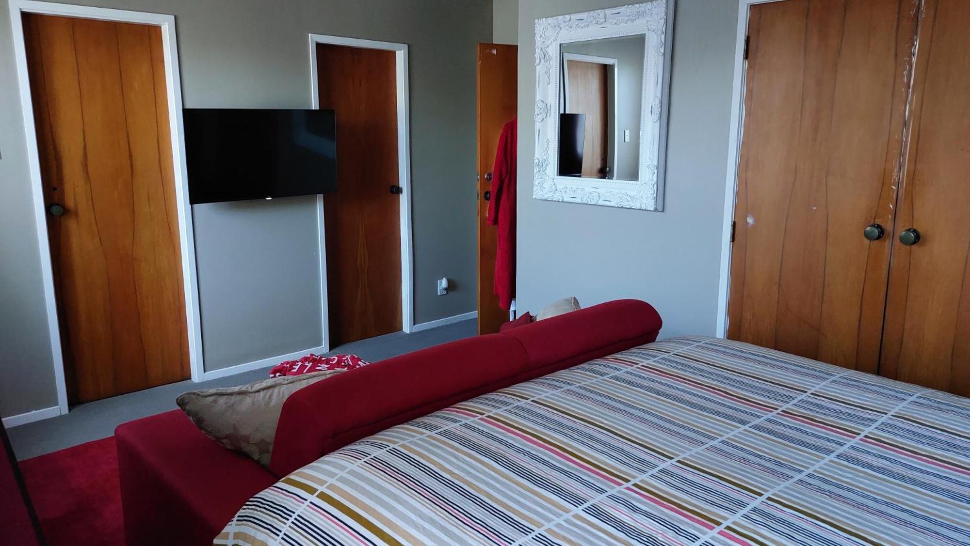 Bed And Breakfast Happy Home Taupo Accommodation エクステリア 写真